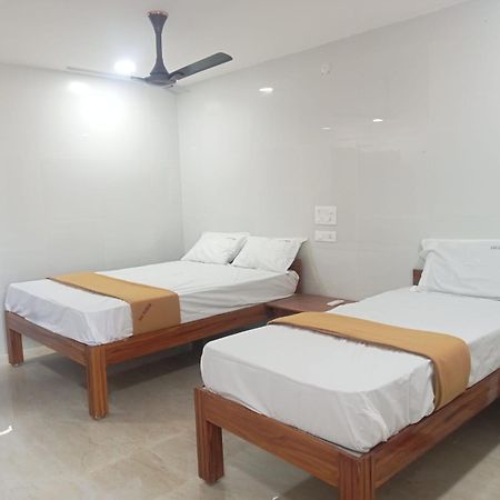 טירופאטי Sai Durga Banquet Hall And Ac Rooms מראה חיצוני תמונה